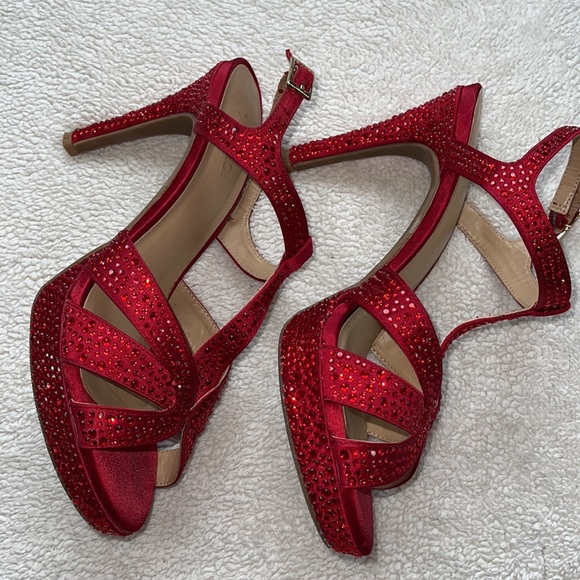 Thalia Sodi Shoes - Thalia Sodi embellished platform pumps in red